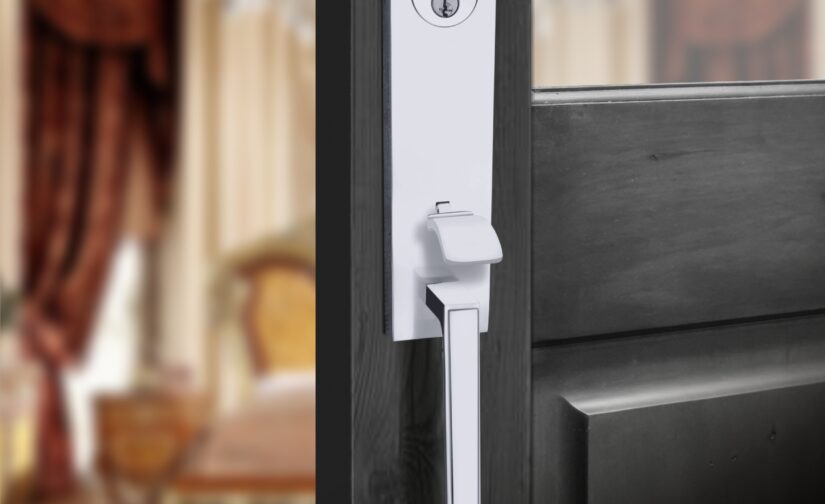 Aries Monolithic Thumb Entrance Set In Polished Chrome