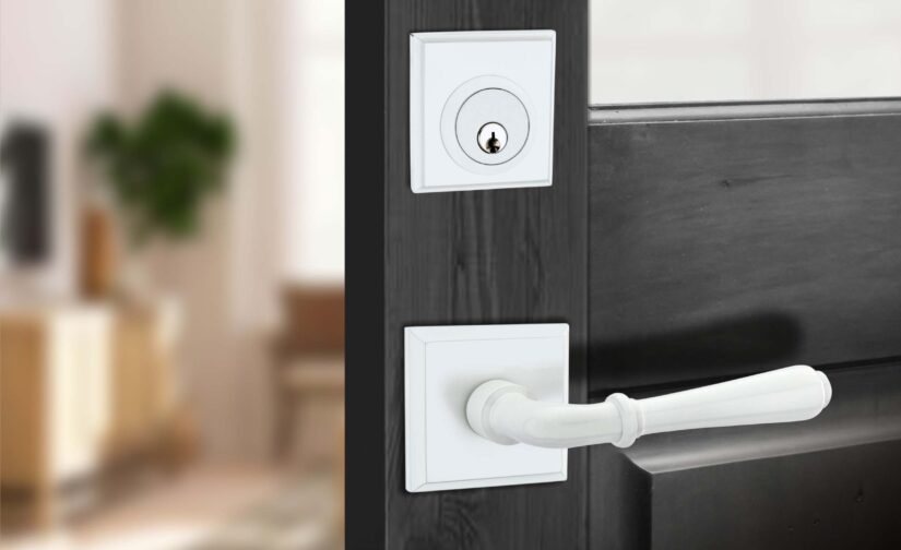 Onyx Deadbolt Set In Pearl White