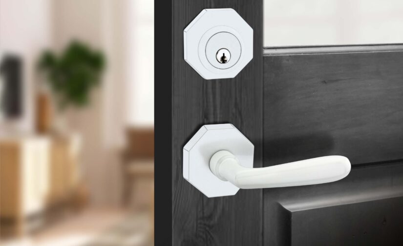 Aiden Deadbolt Set In Pearl White